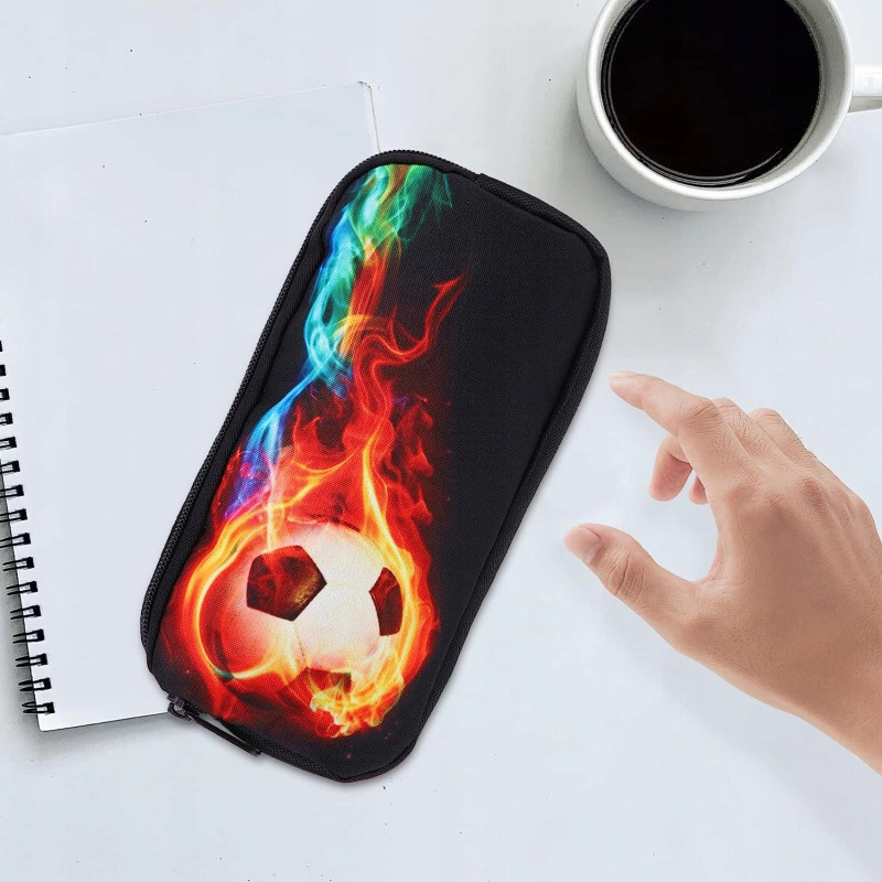 Bardzo Pojemny Chłopięcy Piórnik Szkolny z Piłką