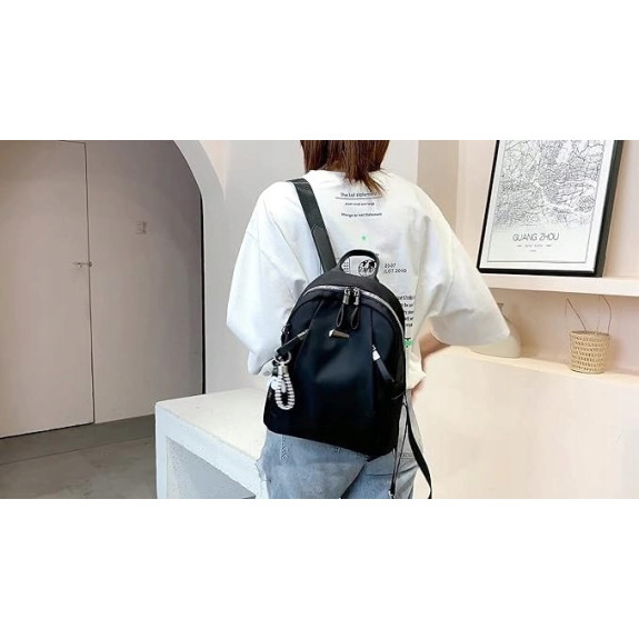 Wodoodporny Plecak Miejski Damski z Brelokiem - Czarny (T113) Wodoodporny Plecak Miejski Damski z Brelokiem - Czarny (T113)