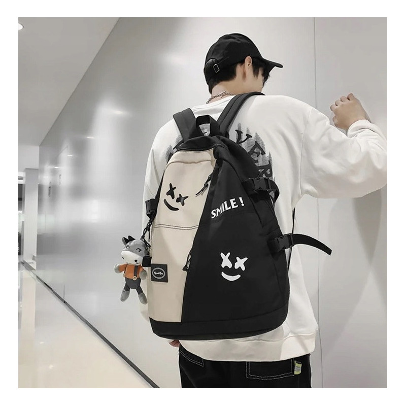 Młodzieżowy plecak szkolny na laptopa czarno-beżowy z brelokiem krowy (D074)