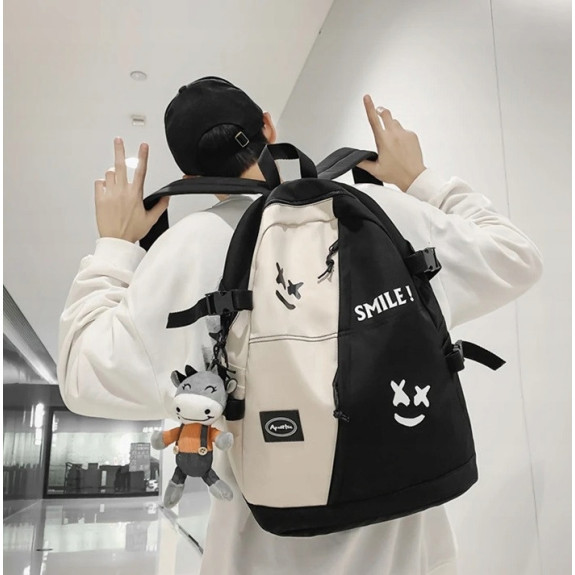 Młodzieżowy plecak szkolny na laptopa czarno-beżowy z brelokiem krowy (D074)