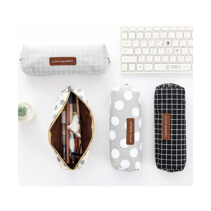 Biały Piórnik Szkolny w Szare Kropki