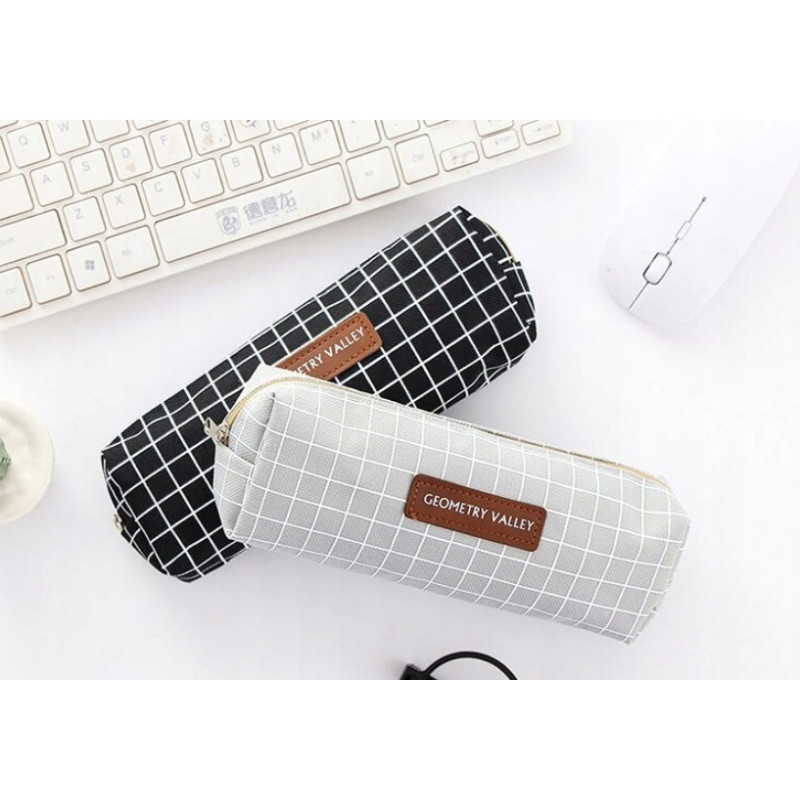 Biały Piórnik Szkolny w Szare Kropki