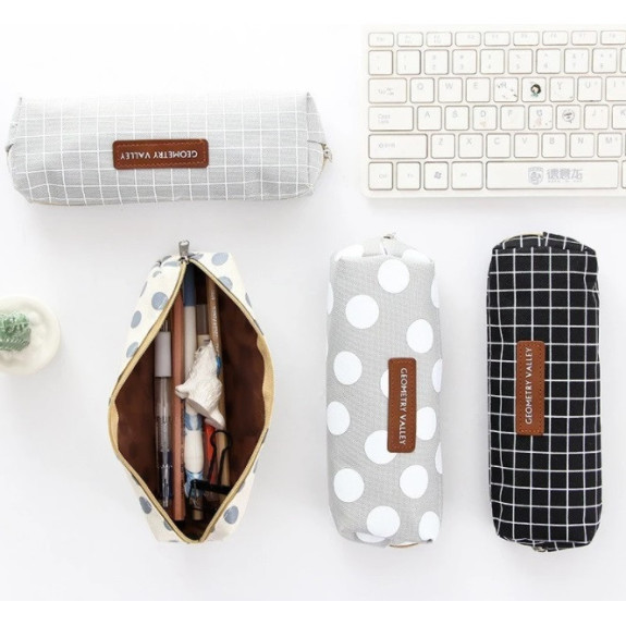 Szary Piórnik Szkolny w Białe Kropki