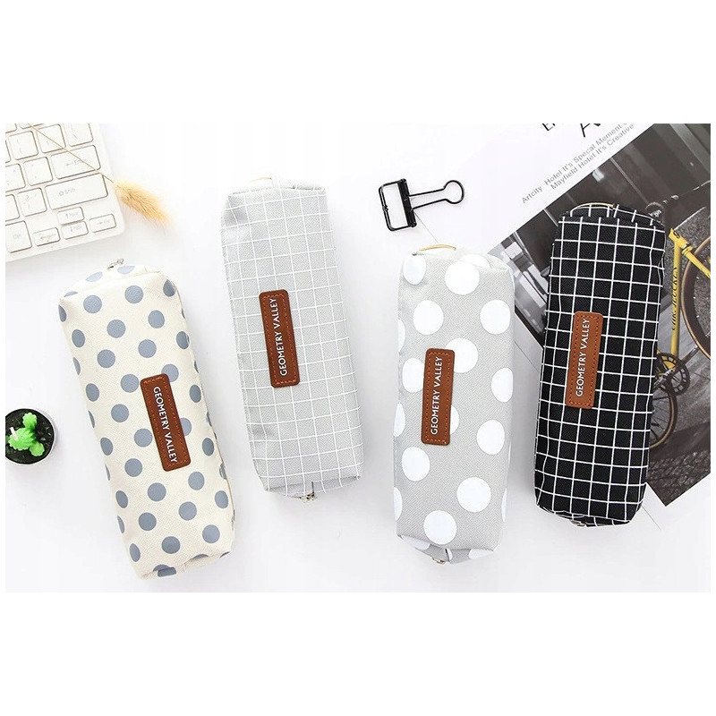 Szary Piórnik Szkolny w Białe Kropki