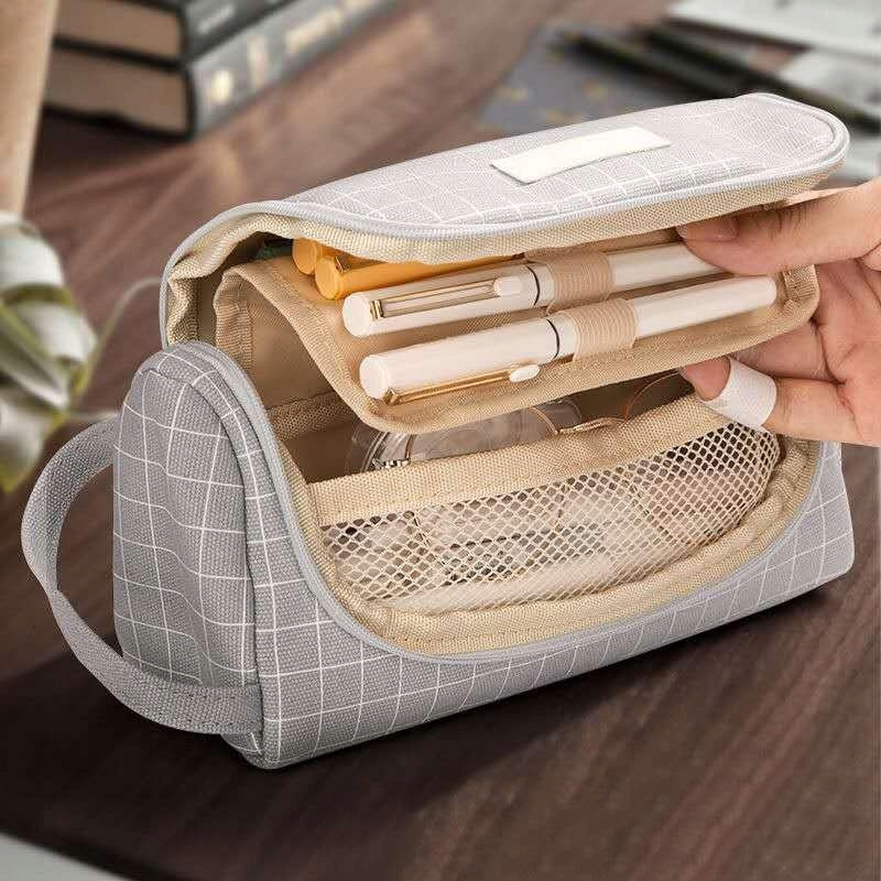 Klasyczny Szary Piórnik Szkolny w Kratę