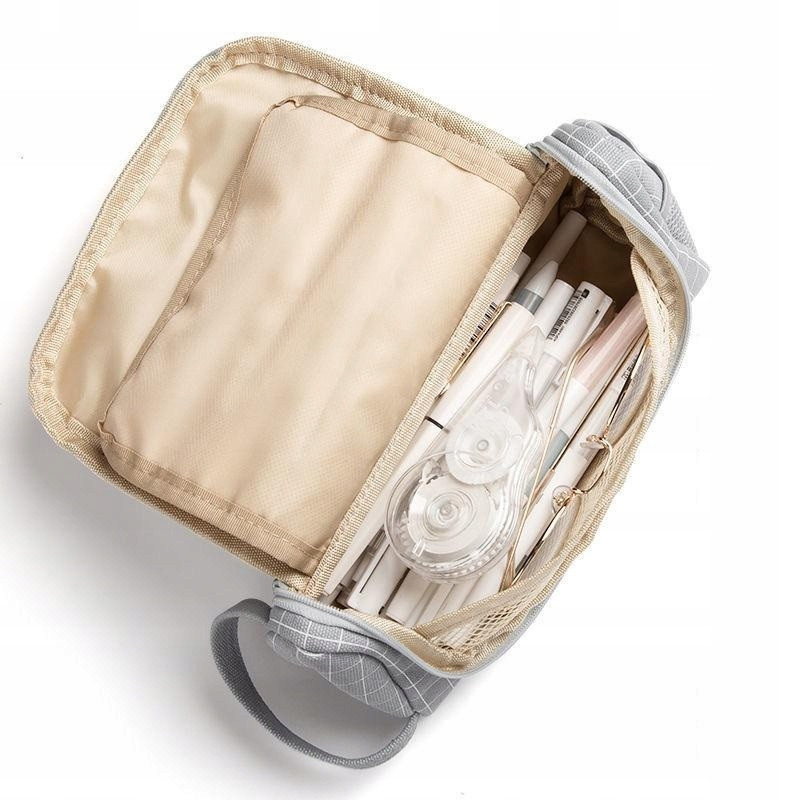 Klasyczny Szary Piórnik Szkolny w Kratę